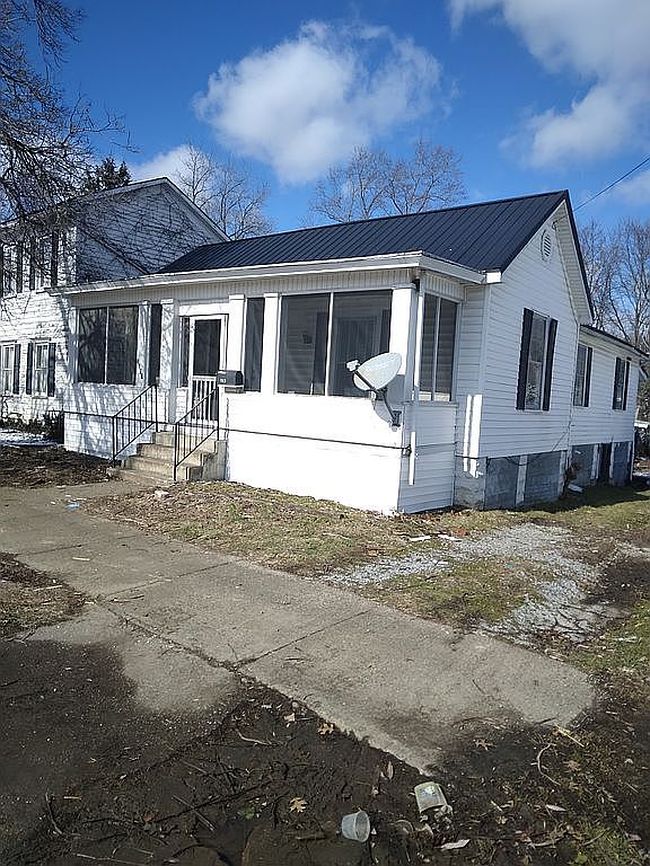 Image of 1017 E 2nd St