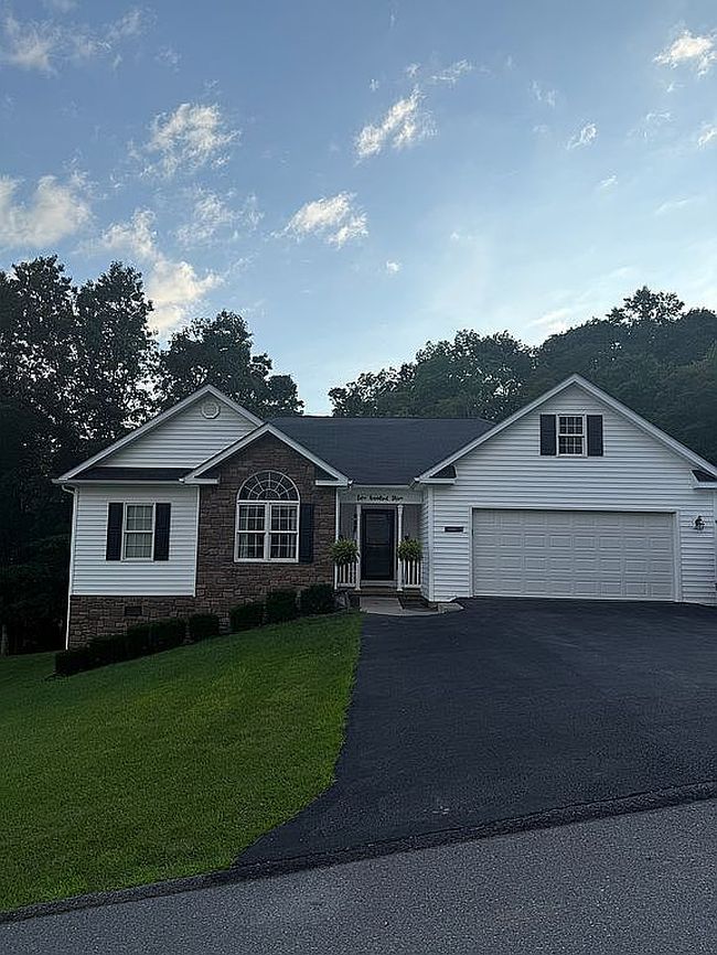 Photo of 203 Willow Ln