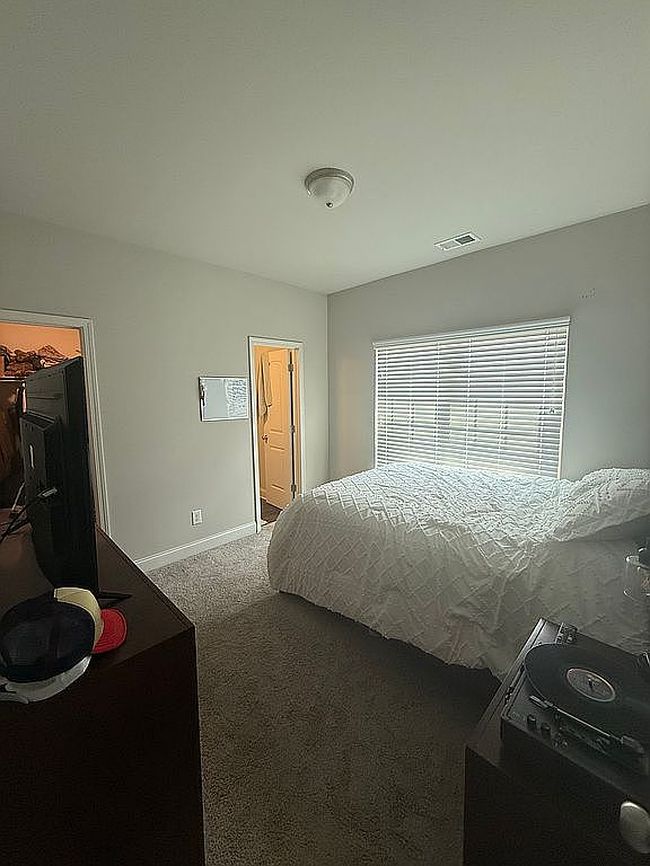 Image of 64 N Village Cir