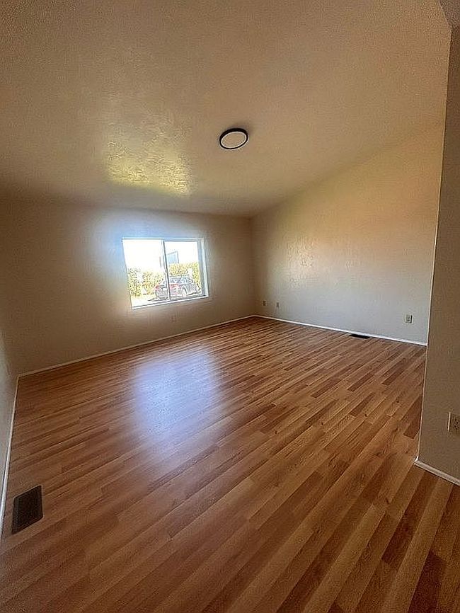 Photo of 31919 N Lake Creek Dr Unit 17, Tangent, OR