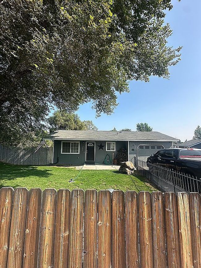 Photo of 2651 Sw Glacier Ave, Redmond, OR