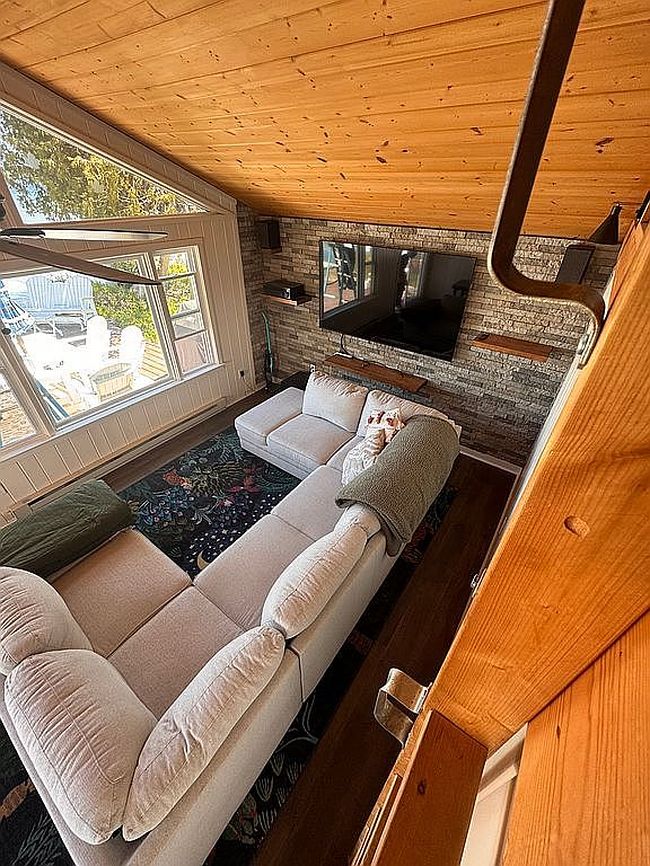 Image of 4614 Hopkins Ln