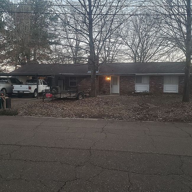 Image of 2201 Maple Dr