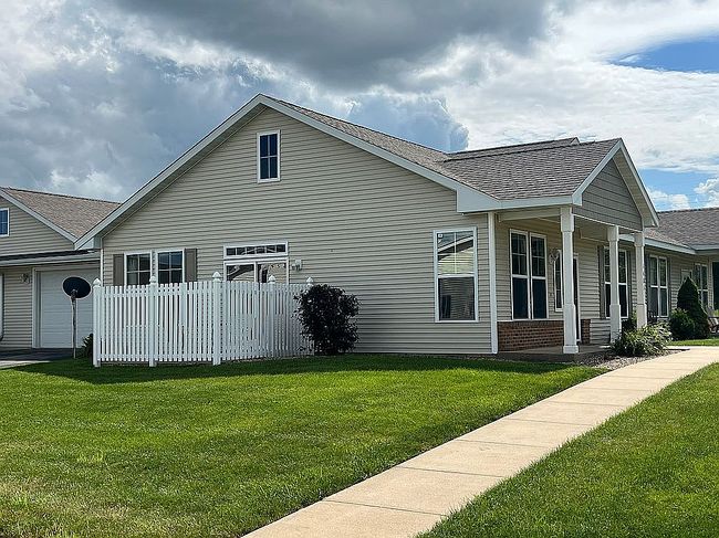Photo of 1401 Tower Ln Ne, Cedar Rapids, IA