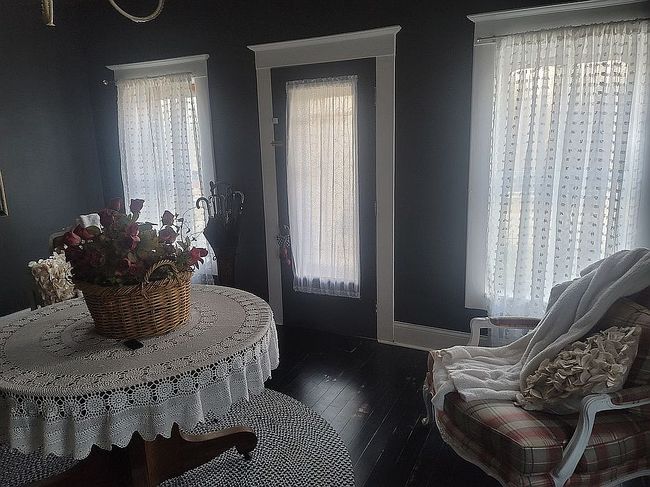 Photo of 1133 Monroe Dr, Newton, IA