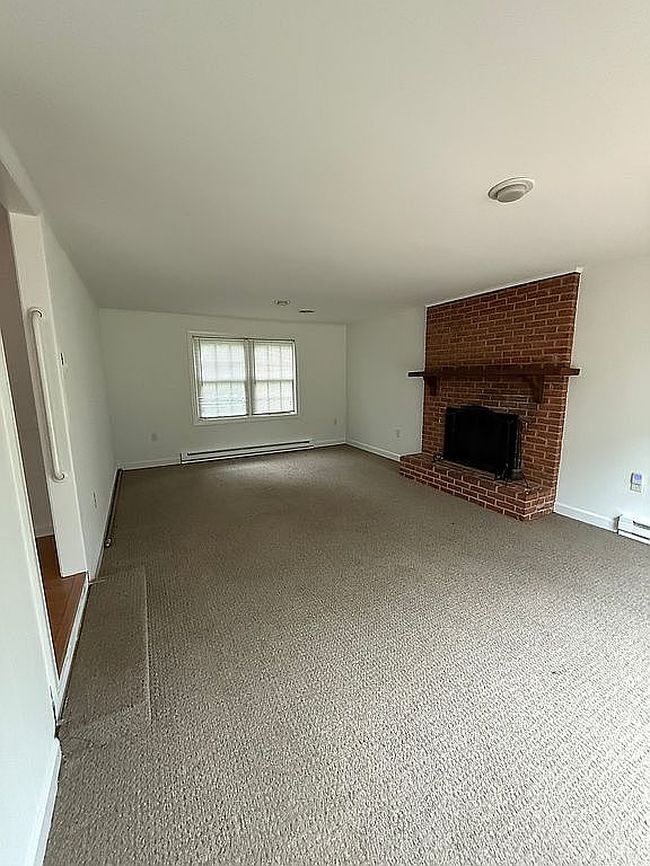 Photo of 997 Tuscawilla Dr, Charles Town, WV