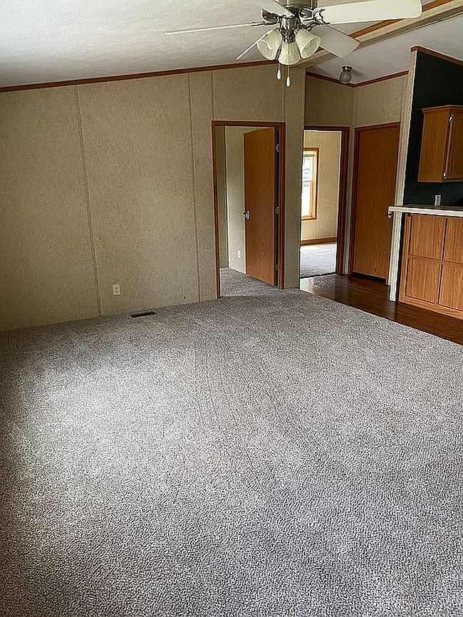 Photo of 405 Mckeage Ave, Hoyt, KS