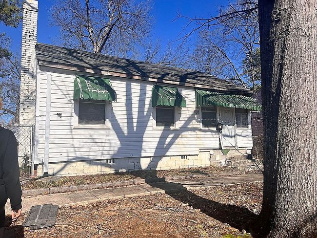Image of 1520 Lomb Ave W