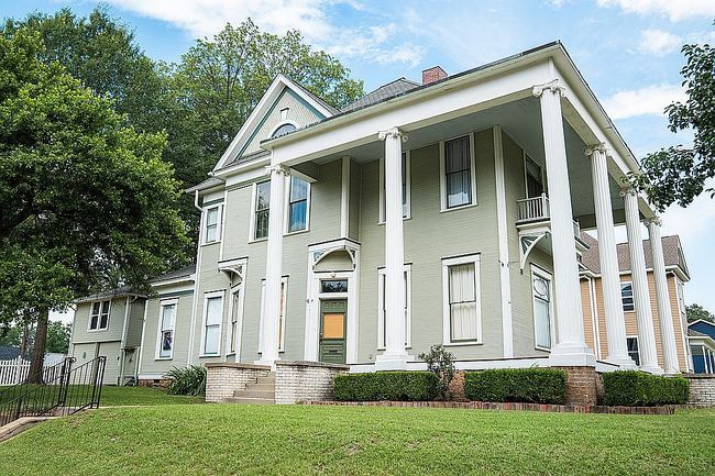 Photo of 1005 Pecan St, Texarkana, AR
