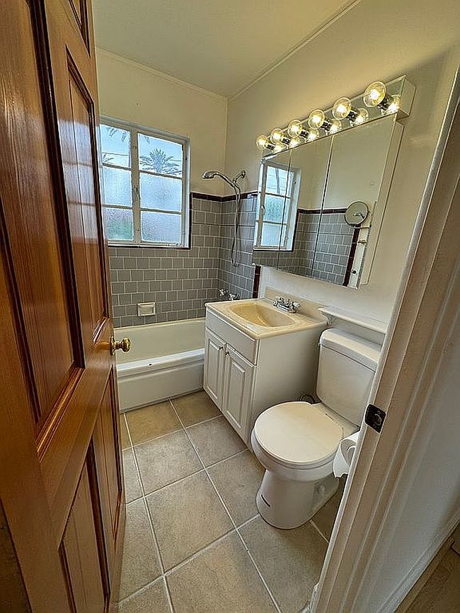 Image of 4211 E Roma Ave