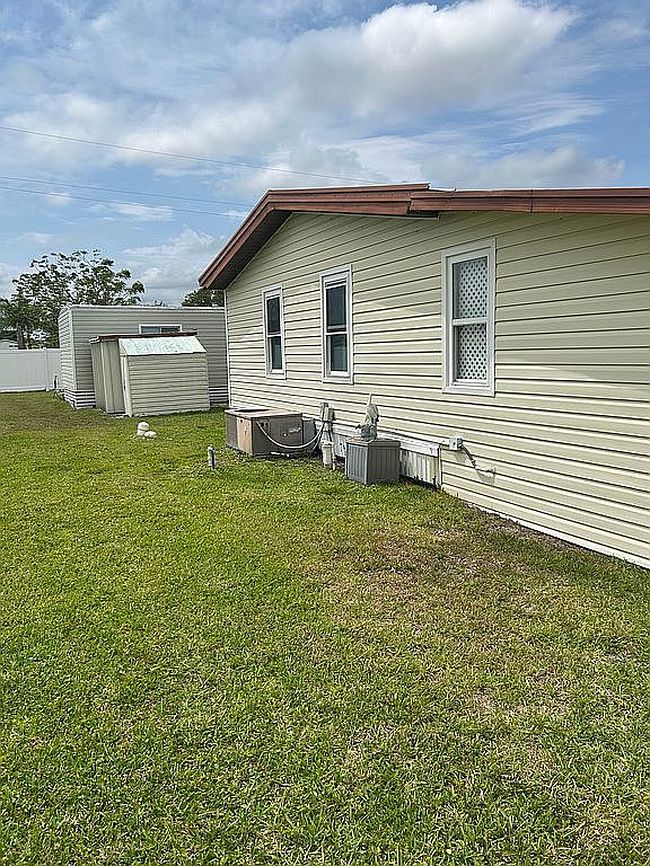 Image of 324 Pleasant Pl