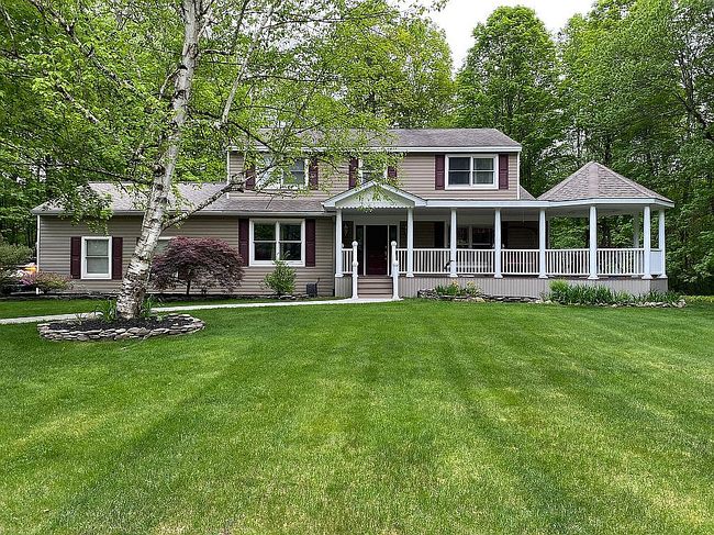 Photo of 6 Bishop Ct, Queensbury, NY