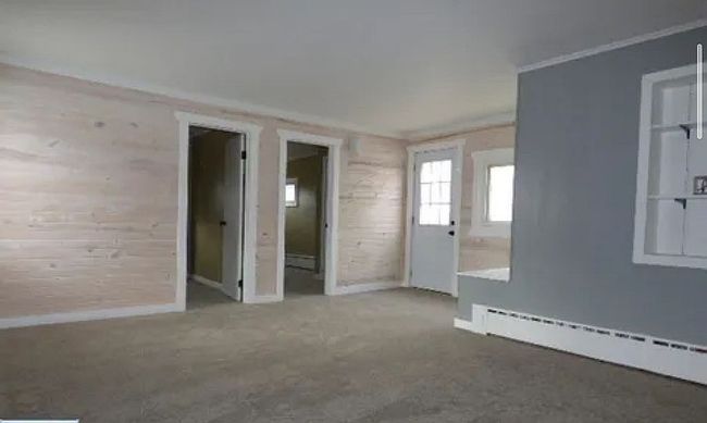 Additional photo 3 of property located at 218 6th St Sw