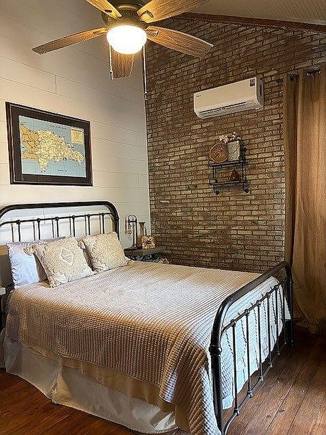 Photo of 2338 Magazine St Apt 9, New Orleans, LA