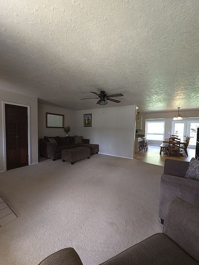 Image of 295 S Division St