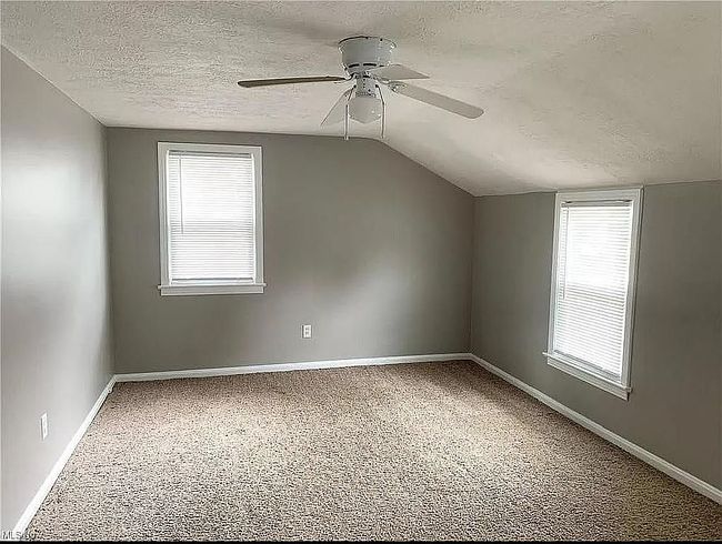 Photo of 325 Lincoln Ave, Louisville, OH