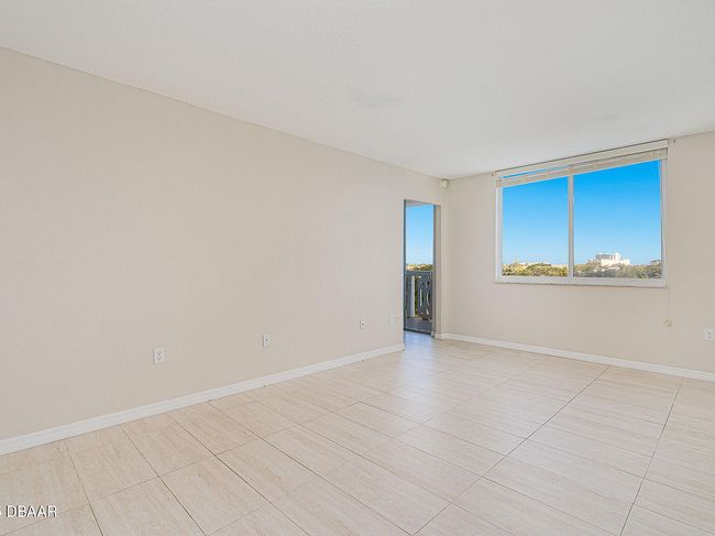 Preview of property located at 935 N Halifax Ave