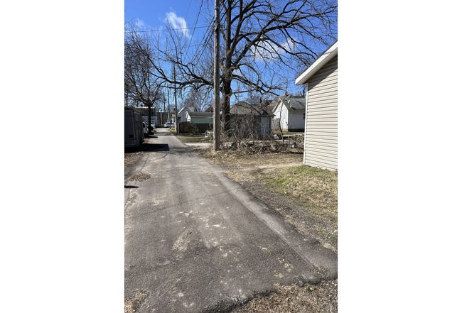 Image of 252 E 13th St