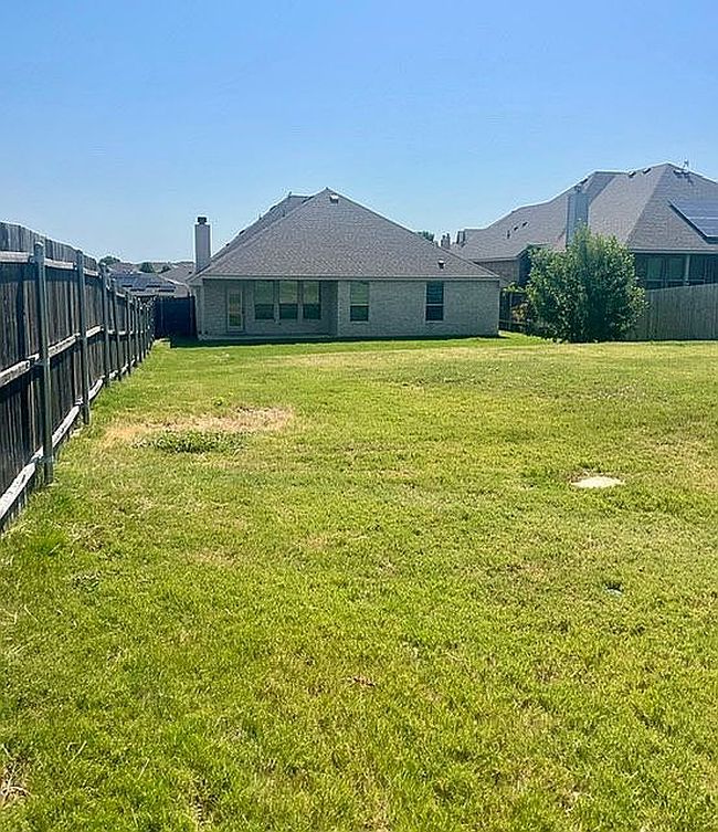 Photo of 1700 Dale Ln, White Settlement, TX