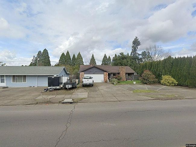 Photo of 945 W Oak St, Lebanon, OR