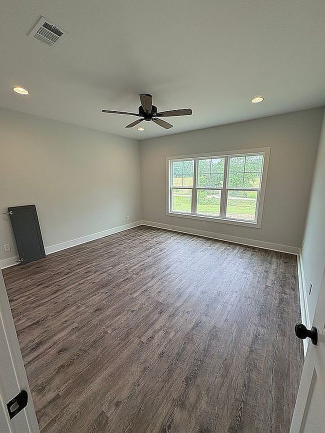 Additional photo 3 of property located at 105 Noles Dr