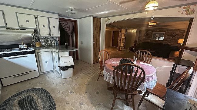 Photo of 1112 Sir Henry Dr S