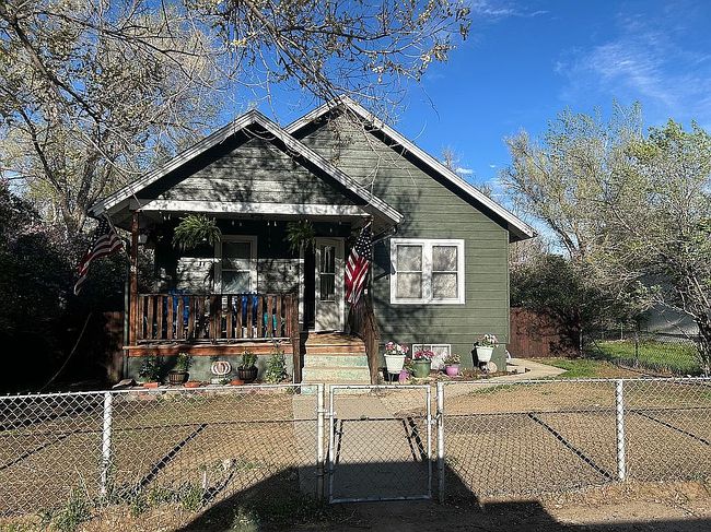 Photo of 416 S 3rd St, Glenrock, WY