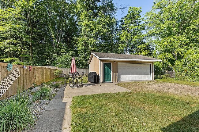 Additional photo 2 of property located at 11829 Chateau Ct