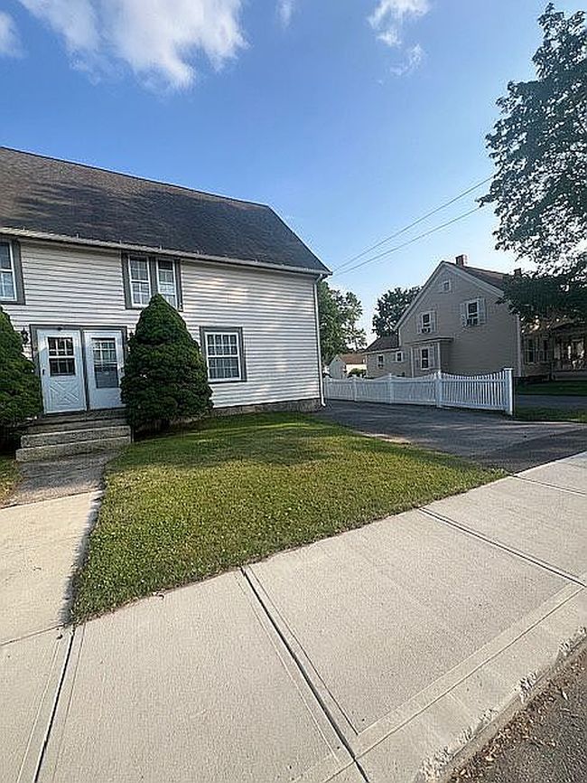 Photo of 42 Hartford Ave W, Uxbridge, MA