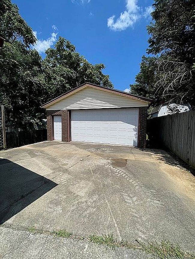 Photo of 10105 Mcneely Lake Dr, Louisville, KY