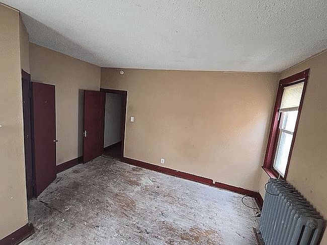 Additional photo 2 of property located at 150 W Wyneva St