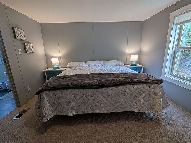 Image of 162 Shoreline Dr E