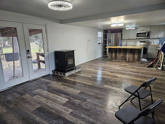 Image of 2394 Middle Rd