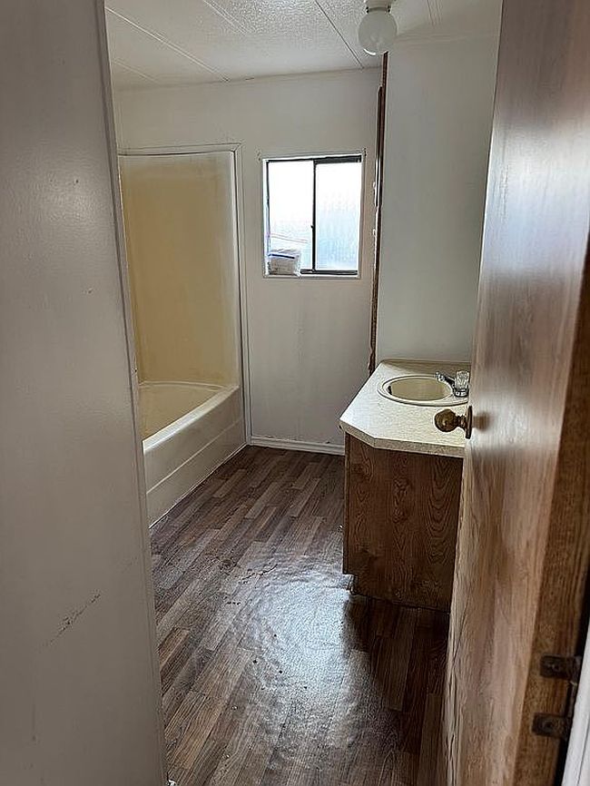 Image of 850 W Mission Blvd Trailer A43