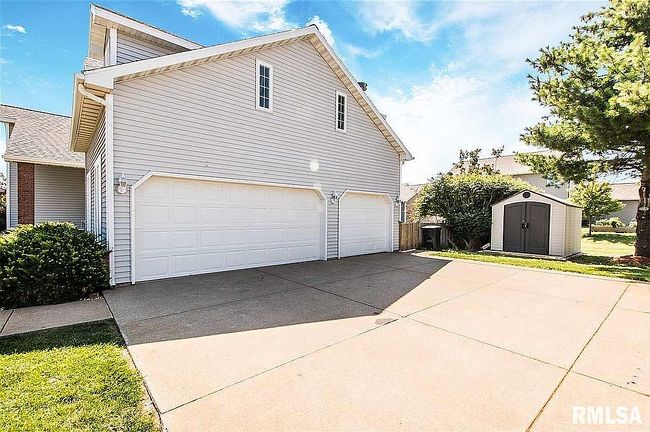 Photo of 16 Cranford Dr, Washington, IL