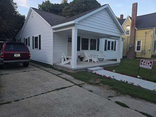 Photo of 111 W Lincoln St