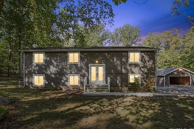 Photo of 1028 Moose Hill Rd, Guilford, CT