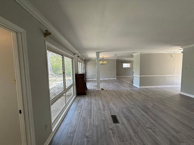 Additional photo 3 of property located at 5284 Brantford Ave
