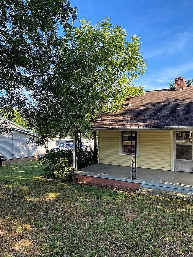 Photo of 952 Kelly Rd, Forest City, NC