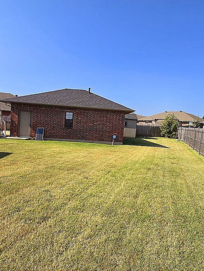 Additional photo 2 of property located at 8517 Sw 39th St