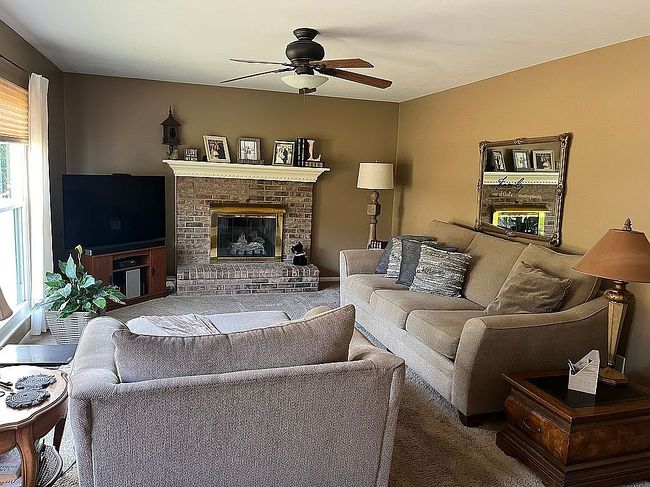 Image of 303 Town Square Cir
