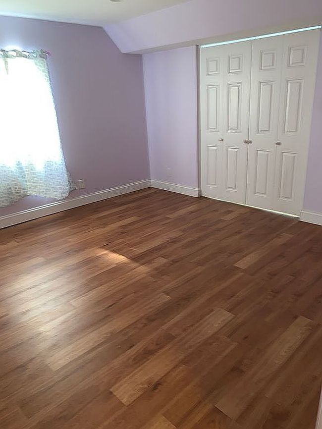 Image of 300 Village Ln