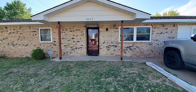 Photo of 1007 Meyer Dr, Mooreland, OK
