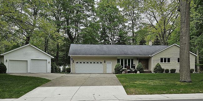 Image of 100 Maple Ave