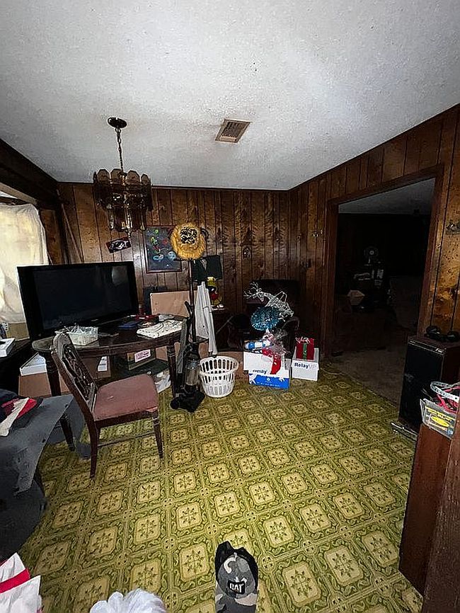 Image of 1500 E 42nd Ave