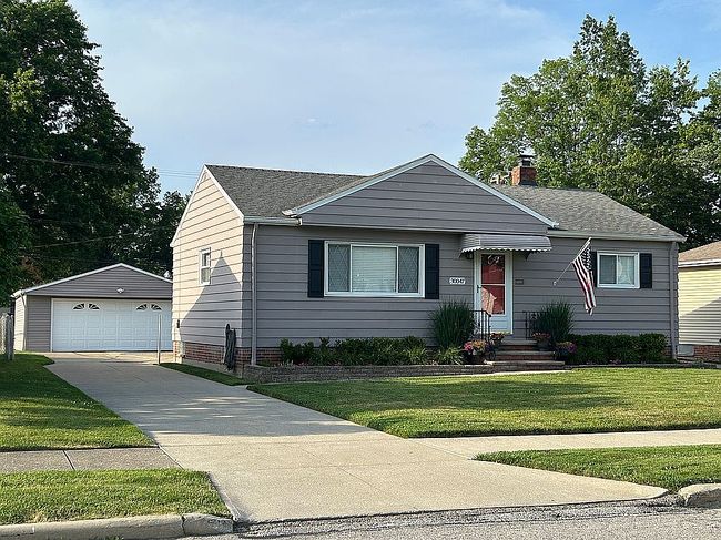 Photo of 30047 Forest Grove Rd, Willowick, OH