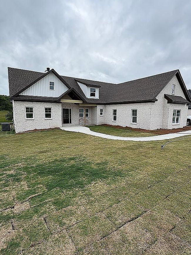 105 Noles Dr, Tallassee, AL