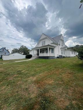 Image of 204 W 3rd St