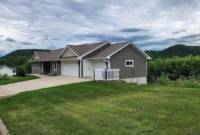 Photo of 190 Rimrock Rd, Rollingstone, MN