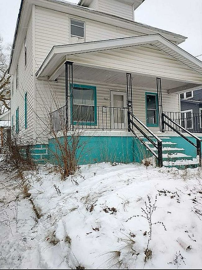 Photo of 902 E Stewart Ave, Flint, MI